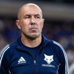 Leonardo Jardim cobra...