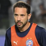 Everton Ribeiro assume...