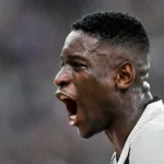 Flamengo intensifica busca...