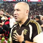 Flamengo altera escalação...