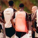 Leonardo Jardim consultou...