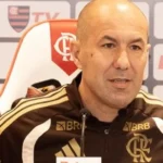Leonardo Jardim reestrutura...