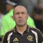 Flamengo começa defesa...