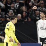 Corinthians domina Peñarol...