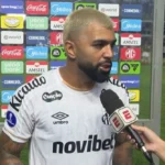 Gabigol alcança 100...