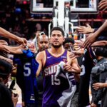 Devin Booker lidera...