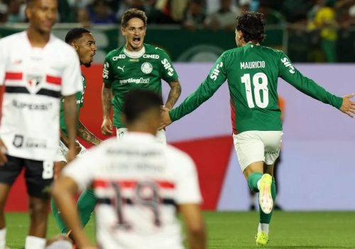 Mauricio, do Palmeiras, comemora seu gol contra o São Paulo FC, durante partida válida pela sem...