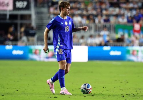 Nico Paz em ação pela seleção argentina – Carmen Mandato/Getty Images/AFP