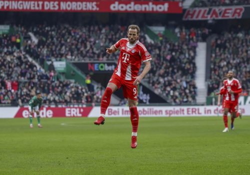 Harry Kane comemora mais um gol com a camisa do Bayern de Munique – EFE/EPA/CHRISTOPHER NEUNDORF