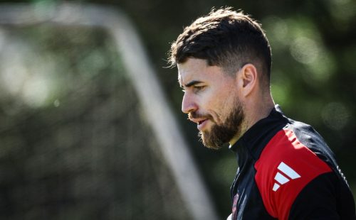 110632446-arsenals-italian-midfielder-20-jorginho-reacts-as-he-arrives-to-take-part-in-a-training.jp_.jpeg