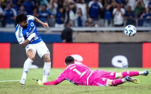 110936331-cruzeiro-x-flamengo-no-mineirao-foto-gustavo-aleixo-cruzeiro-importante-imagem-dest.jpg