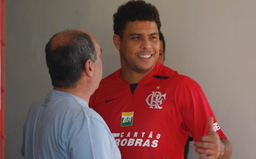 36663030-es-rio-de-janeiro-rj-03-09-2008-ronaldo-fenomeno-ronaldo-chega-no-clube-de-regatas-fl.jpg