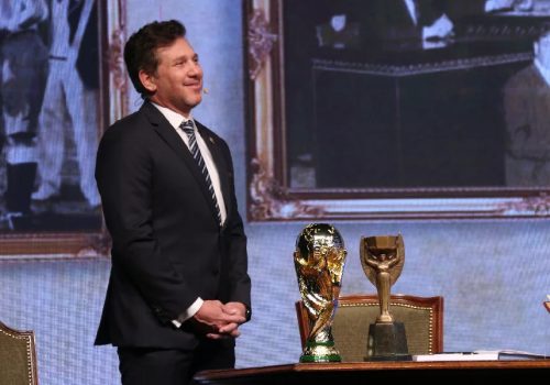 Dominguez celebra retorno da Copa do Mundo à América do Sul em 2030 – Nina Osorio/EFE via Con...