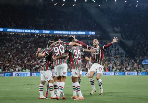 Jogadores do Fluminense comemoram gol da vitória de Lucho Acosta sobre o Botafogo – MARCELO GO...
