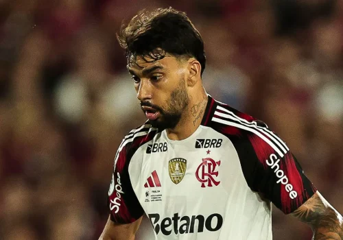 O Flamengo enfrenta um desafio crucial na Recopa Sul-Americana, onde precisa vencer o Lanús por ...