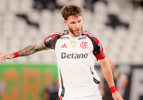 Léo Pereira com a camisa do Flamengo – Adriano Fontes/Flamengo