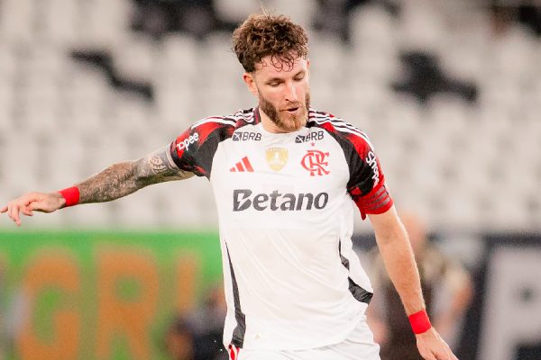 Léo Pereira com a camisa do Flamengo – Adriano Fontes/Flamengo