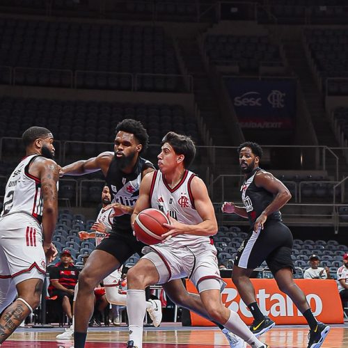 Flamengo derrota Vasco por 95 a 75 e rebaixa rival no NBB