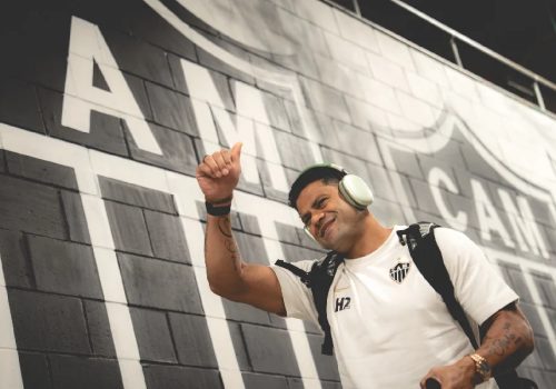 Hulk foi com a delegação do Atlético-MG para a Arena MRV – Pedro Souza/Divulgação