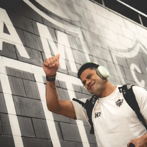 Hulk foi com a delegação do Atlético-MG para a Arena MRV – Pedro Souza/Divulgação