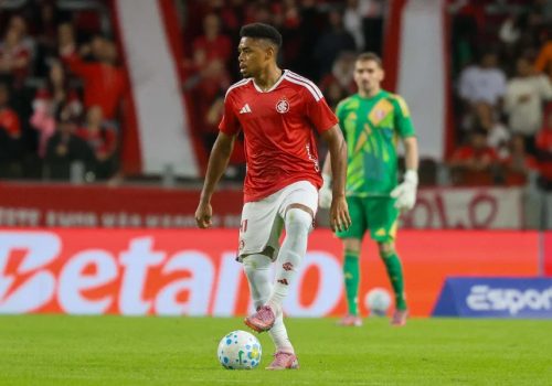 Victor Gabriel com a camisa do Inter – Ricardo Duarte/Internacional