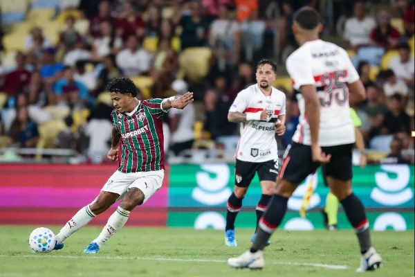 John Kennedy marcou contra o São Paulo no Maracanã – Foto: Marcelo Gonçalves / Fluminense FC