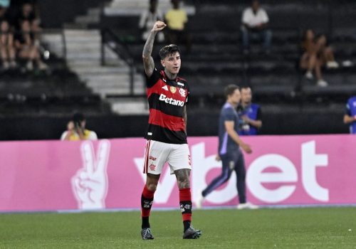 O Flamengo enfrenta uma situação delicada em relação à permanência do volante Erick Pulgar....