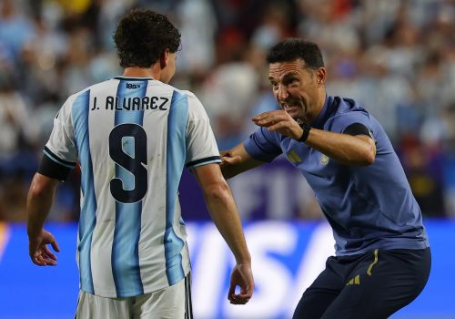 Scaloni conduziu os argentinos a mais uma semifinal de Mundial - Christopher Neundorf/EFE
