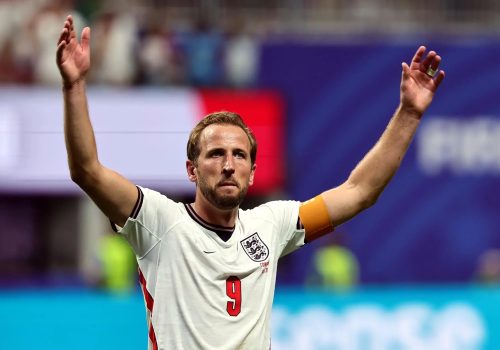 Harry Kane salva a Inglaterra de cair de forma precoce contra o Congo, com dois gols (EFE/EPA/RON...