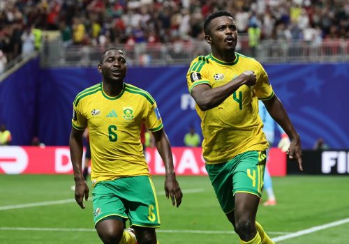 Teboho Mokoena marcou o gol de empate da África do Sul diante da Tchéquia – EFE/EPA/RONALD WI...