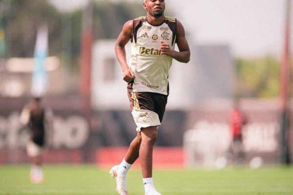 Sharjah anuncia a contratação do ex-Flamengo Lorran por 1,3 milhão de euros
