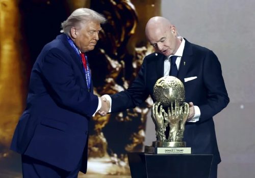 Friends: Infantino concedeu Prêmio da Paz ao amigo Trump – WILL OLIVER/EFE
