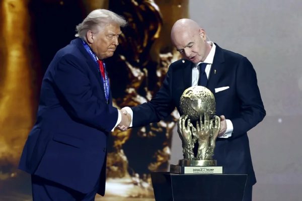Friends: Infantino concedeu Prêmio da Paz ao amigo Trump – WILL OLIVER/EFE