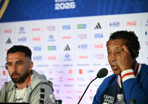 Pico Lopes e o treinador Bubista – RONALDO SCHEMIDT / AFP