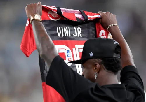 O atacante Vini Jr. passou por uma situação delicada durante a partida entre Benfica e Real Mad...