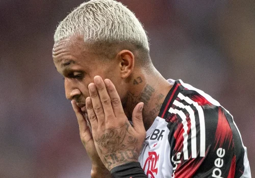 Wesley, lateral-direito ex-jogador do Flamengo e atualmente na Roma, foi substituído no primeiro...