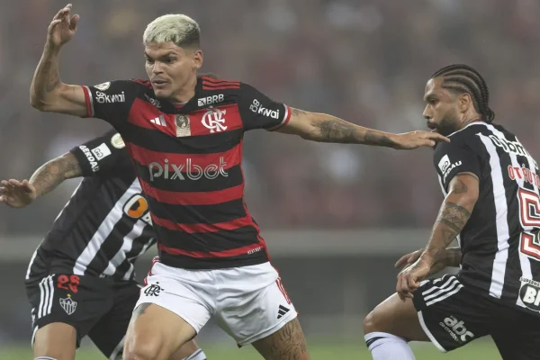 O Flamengo está aberto a propostas por Ayrton Lucas na próxima janela de transferências. O lat...