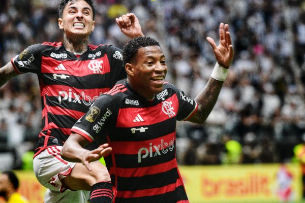 Plata voltará a jogar pelo Flamengo, clube onde está desde 2024 - Alexandre Battibugli/PLACAR