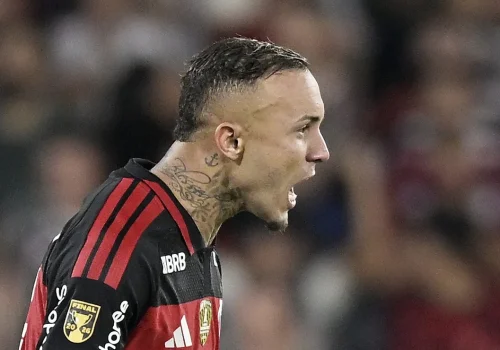 Flamengo negocia Kaiki Bruno com Cruzeiro e avalia troca por Cebolinha