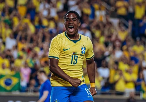 Endrick comemora um dos gols da seleção brasileira diante da Croácia, partida que pode ter car...