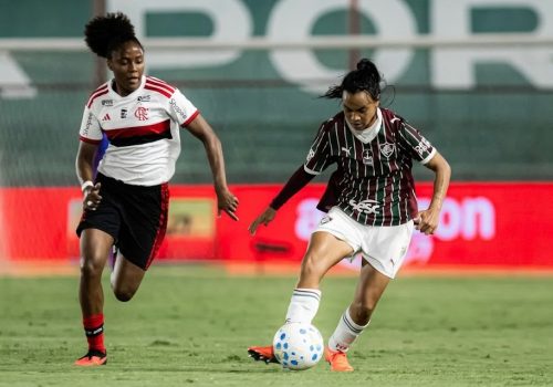 Flamengo marcou três vezes no primeiro tempo e reverteu a vantagem tricolor – Foto: Marina Gar...