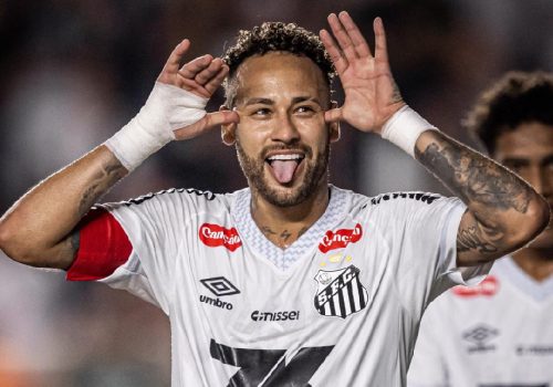Neymar comemora o gol que abriu caminho para a vitória santista – Raul Baretta/Santos FC