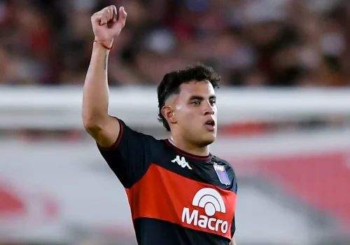 Flamengo busca centroavante e faz nova consulta por David Romero