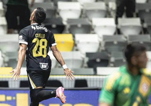 Cuello comemora gol do Atlético Mineiro sobre o Internacional – Pedro Souza / Atlético