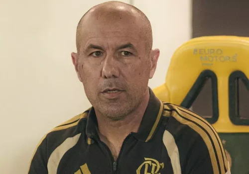 Flamengo goleia o Mirassol por 5 a 1 e segue na briga pelo topo