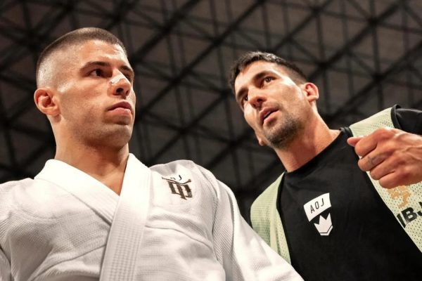 Campeão do Grand Slam da IBJJF, Tainan Dalpra mostra todas as medalhas de ouro conquistadas ao l...