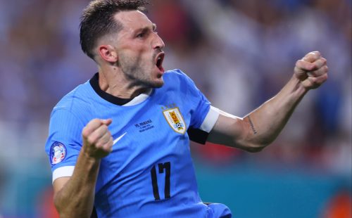 Vina-do-flamengo-comemora-gol-pelo-Uruguai-.jpg