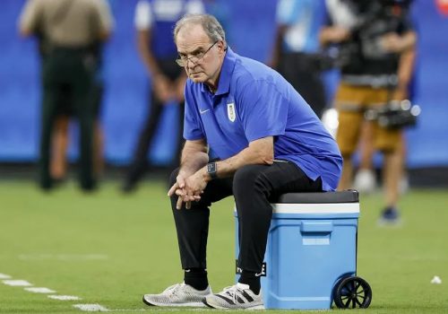 Marcelo Bielsa, treinador argentino do Uruguai – Erik S. Lesser/AFP
