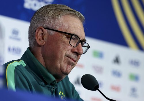 Carletto provoca jornalistas: ‘vou pensar um pouco mais, aí vocês pensam mais também’ – ...