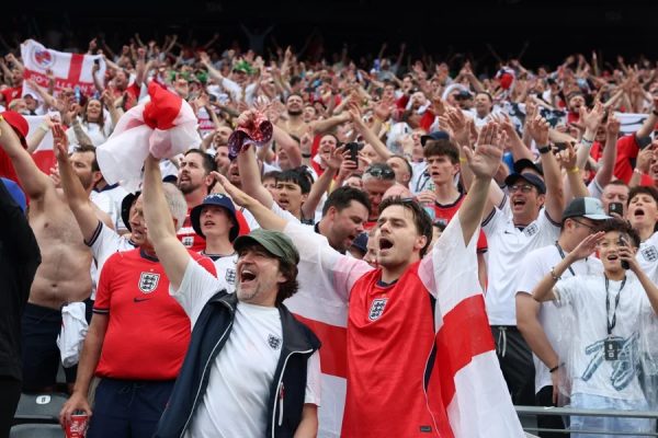 Ingleses cantaram Sweet Caroline no MetLife Stadium – OLGA FEDOROVA/EFE